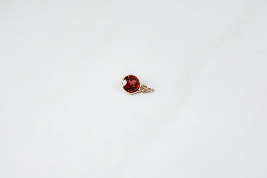 Dije de piedra preciosa de granate - Oro macizo de 14 quilates (amarillo)