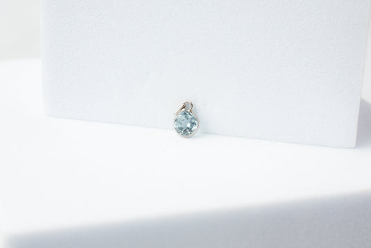 Dije de topacio azul circular de 4 mm - Oro macizo de 14 quilates (blanco)