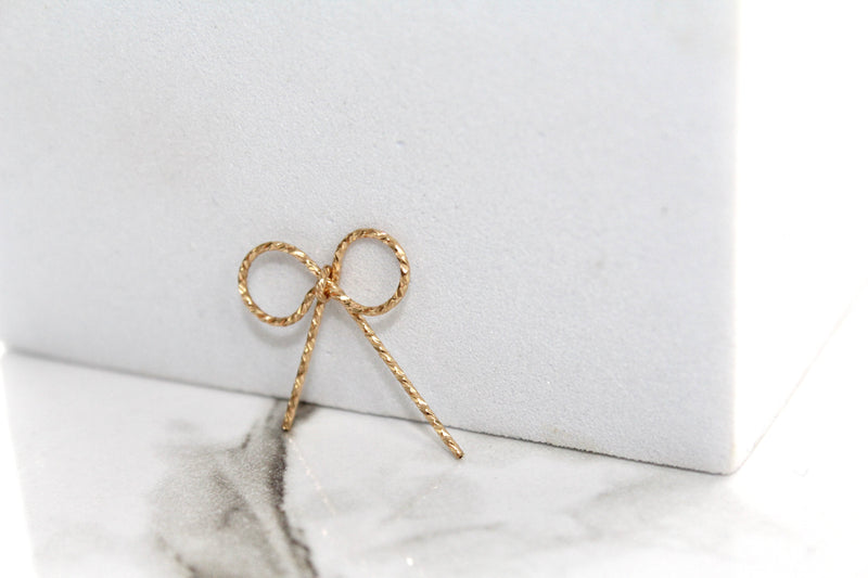 Load image into Gallery viewer, Textured Wire Bow Connector - 14K Gold Filled
