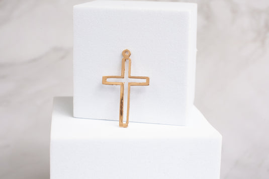 Dije de contorno de cruz - Chapado en oro de 14 quilates (amarillo) 