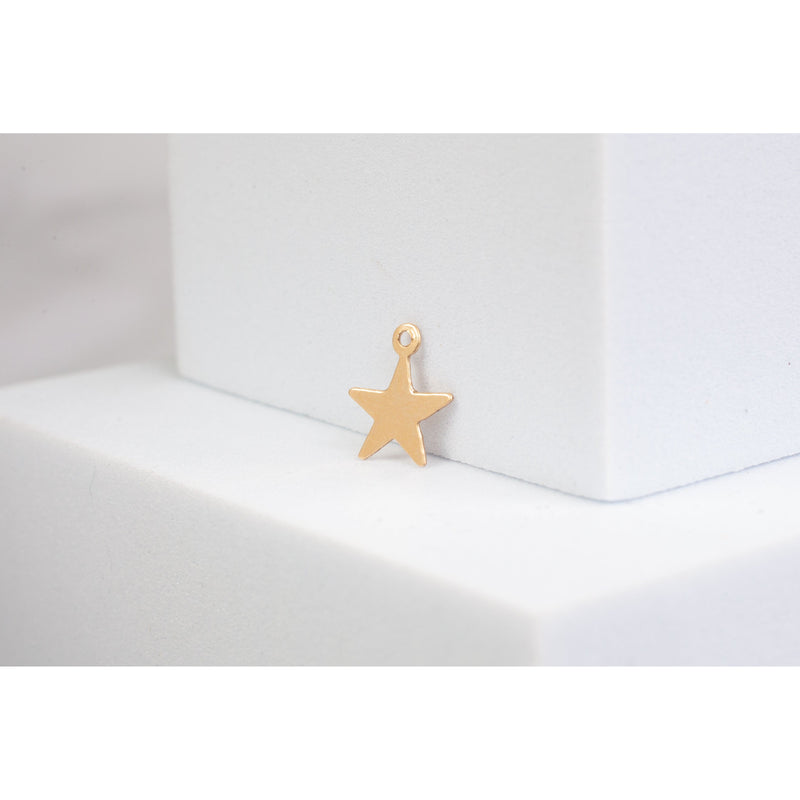 Load image into Gallery viewer, 1 Ring Flat Plain Star Charm - Gold Filled (Yellow)
