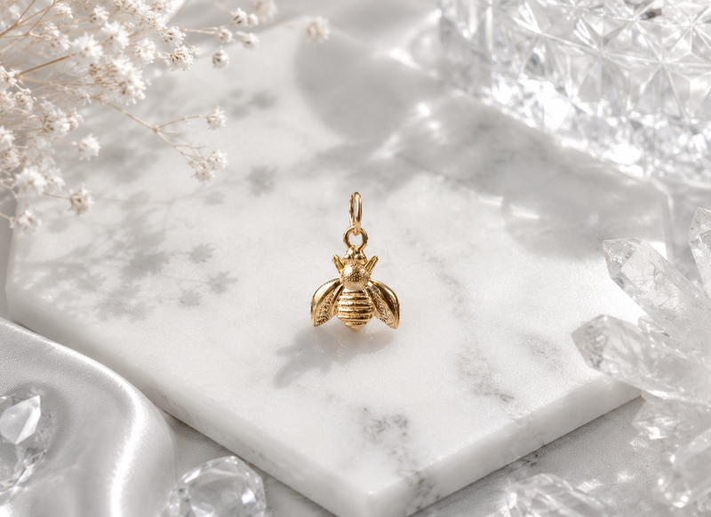 Cargue la imagen en el visor de la galería, Dije de abeja - Oro macizo de 14 quilates (amarillo) 
