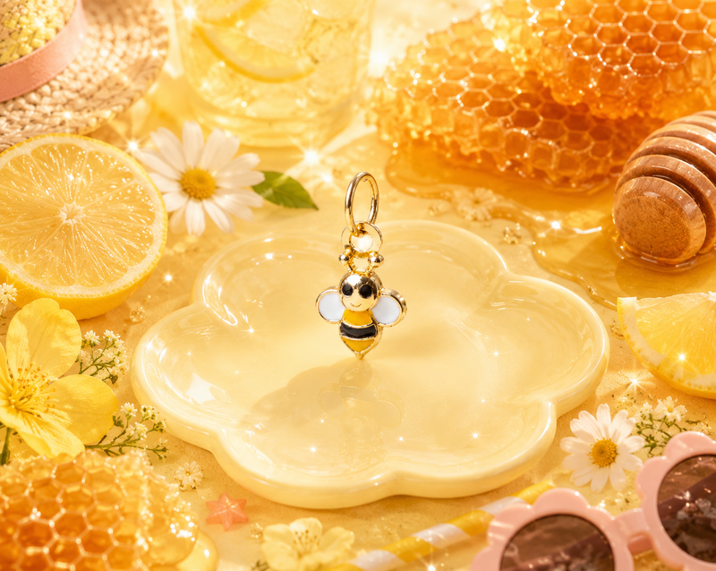 Cargue la imagen en el visor de la galería, Dije de abeja esmaltado - Oro macizo de 14 quilates (amarillo) 
