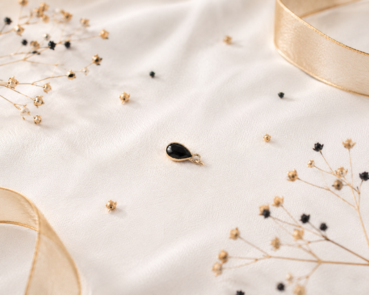 Dije de espinela negra en forma de pera de 3 mm - Oro macizo de 14 quilates (amarillo) 