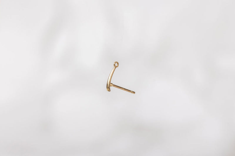 Load image into Gallery viewer, Stud  earring  14k Gold
