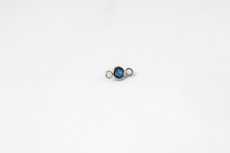 Load image into Gallery viewer, 2.5mm Circle Sapphire Connector - 14K Solid Gold (White)
