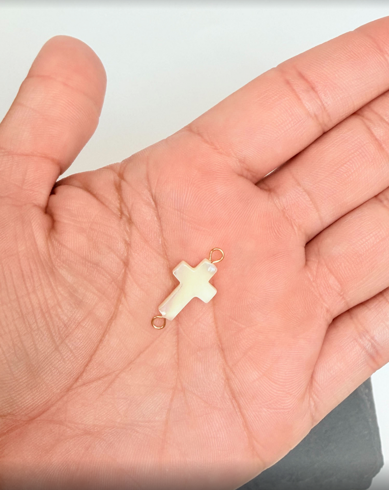 Cargue la imagen en el visor de la galería, Shell Cross Connector Charm - 18K Gold PVD
