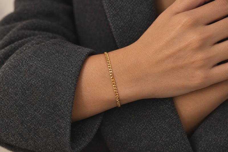 Load and play video in Gallery viewer, Purrari 2mm gold PVD stainless steel diamond cut curb chain worn as a welded permanent bracelet, video
