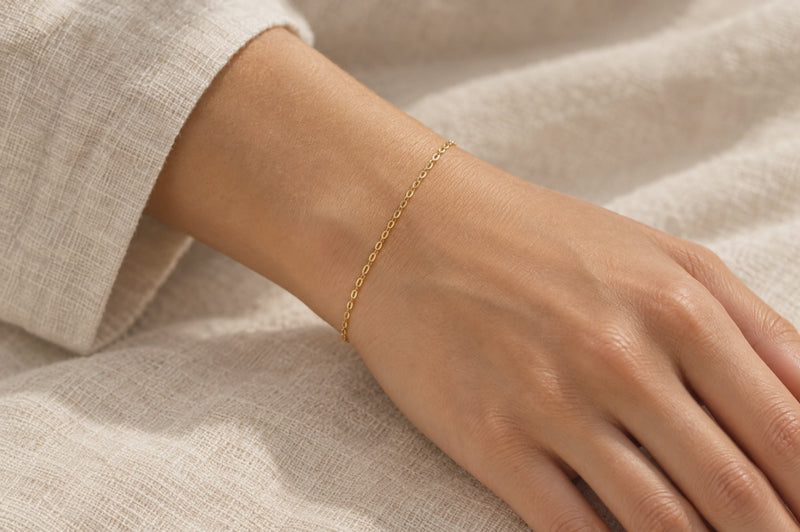 Load and play video in Gallery viewer, Sol 1.5mm gold PVD stainless steel oval cable chain worn as a welded permanent bracelet, video
