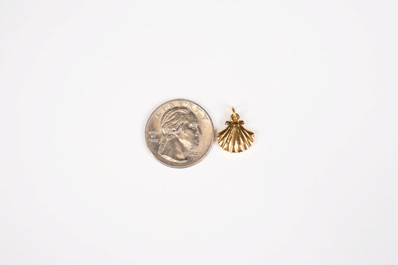 Load image into Gallery viewer, Clam Shell Charm - 18K Gold PVD
